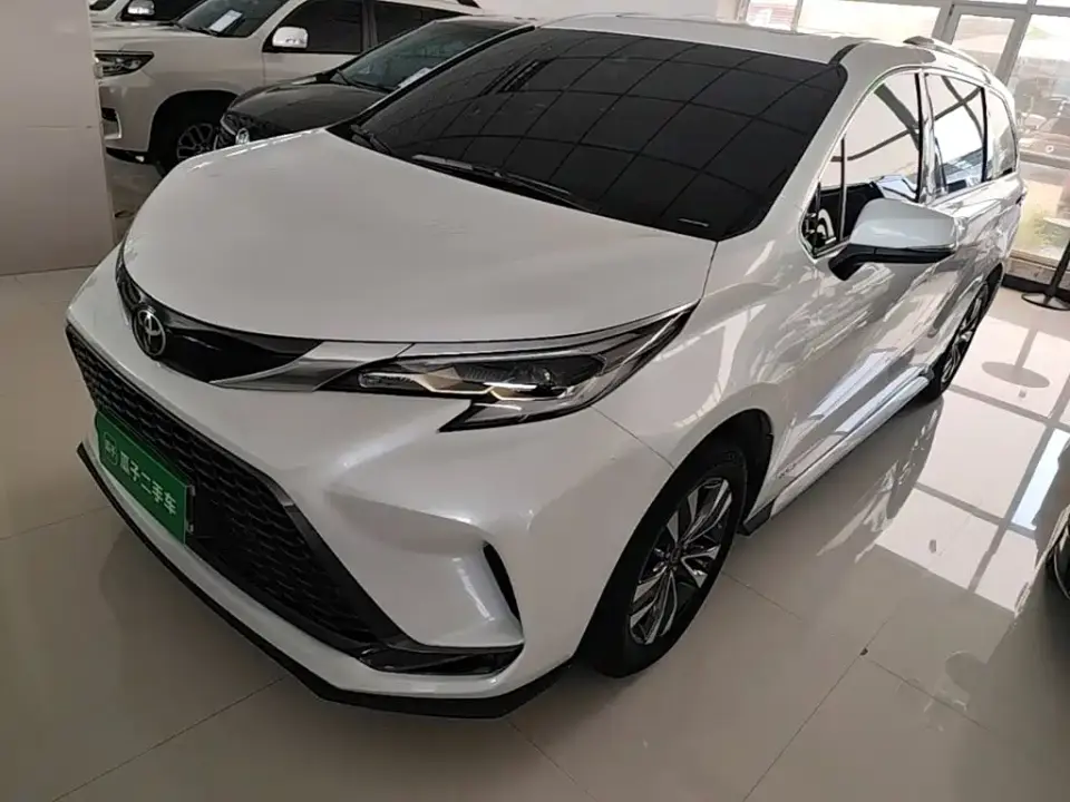 Toyota Granvia 2.5L Hybrid Luxury 2025