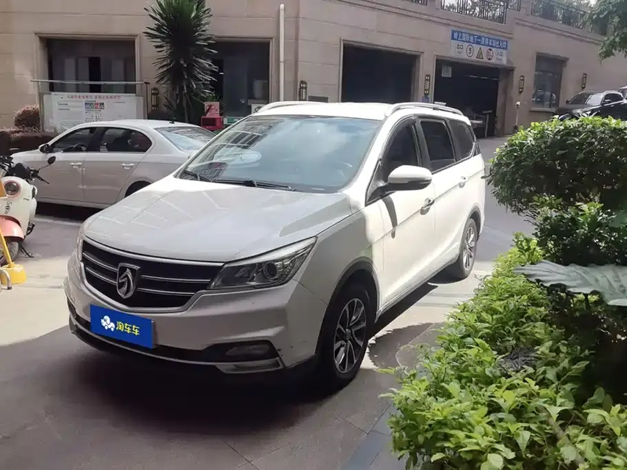 Baojun 730 1.5T Manual Fashion Version 7-Seater China V 2019