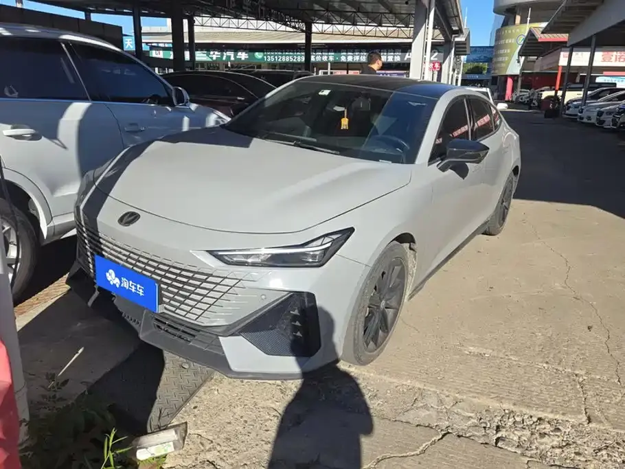 Changan UNI-V 1.5T Premium Model 2022
