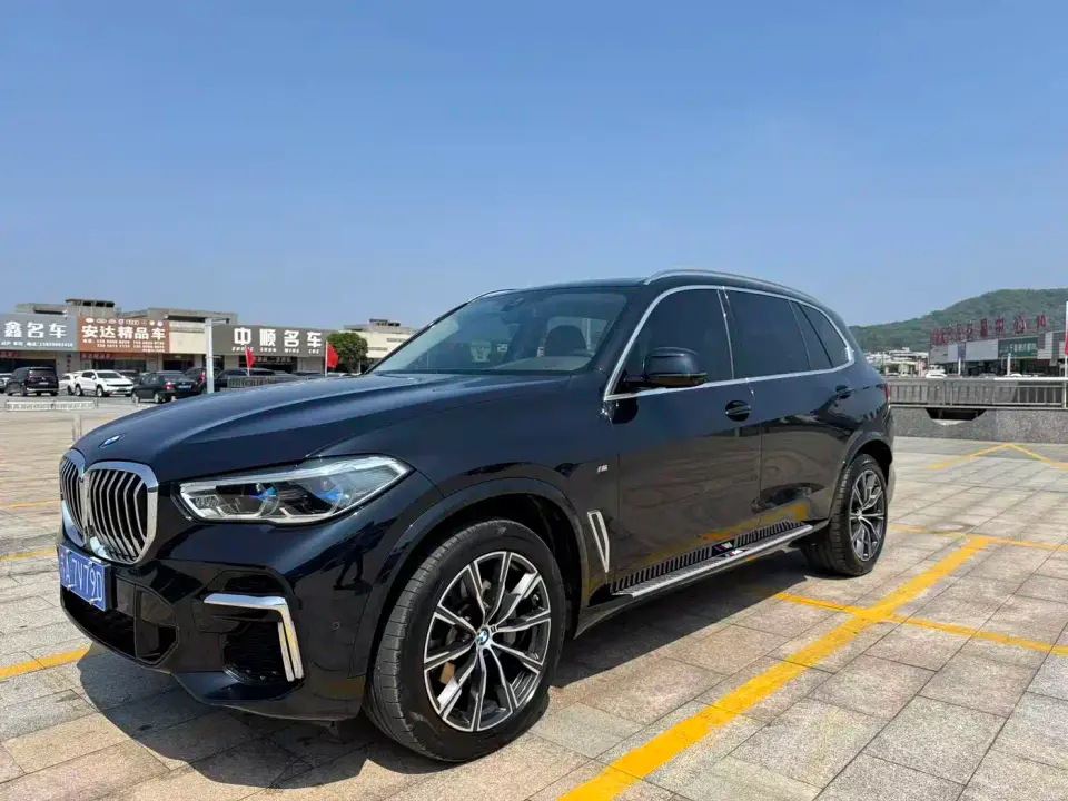 BMW X5 xDrive 30Li Premium M Sport Package 2022