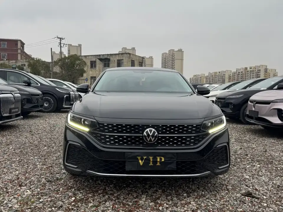 Volkswagen Passat 330TSI Starlight Elite Edition 2023