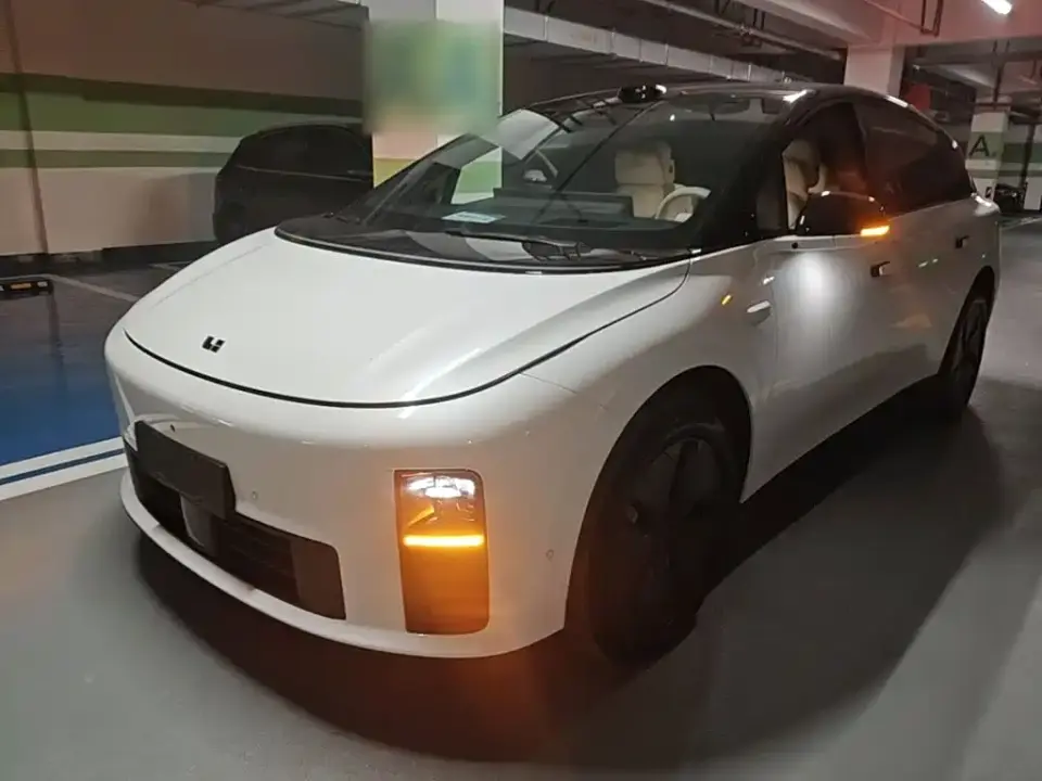 Li Auto i6 2WD Base Model 2025