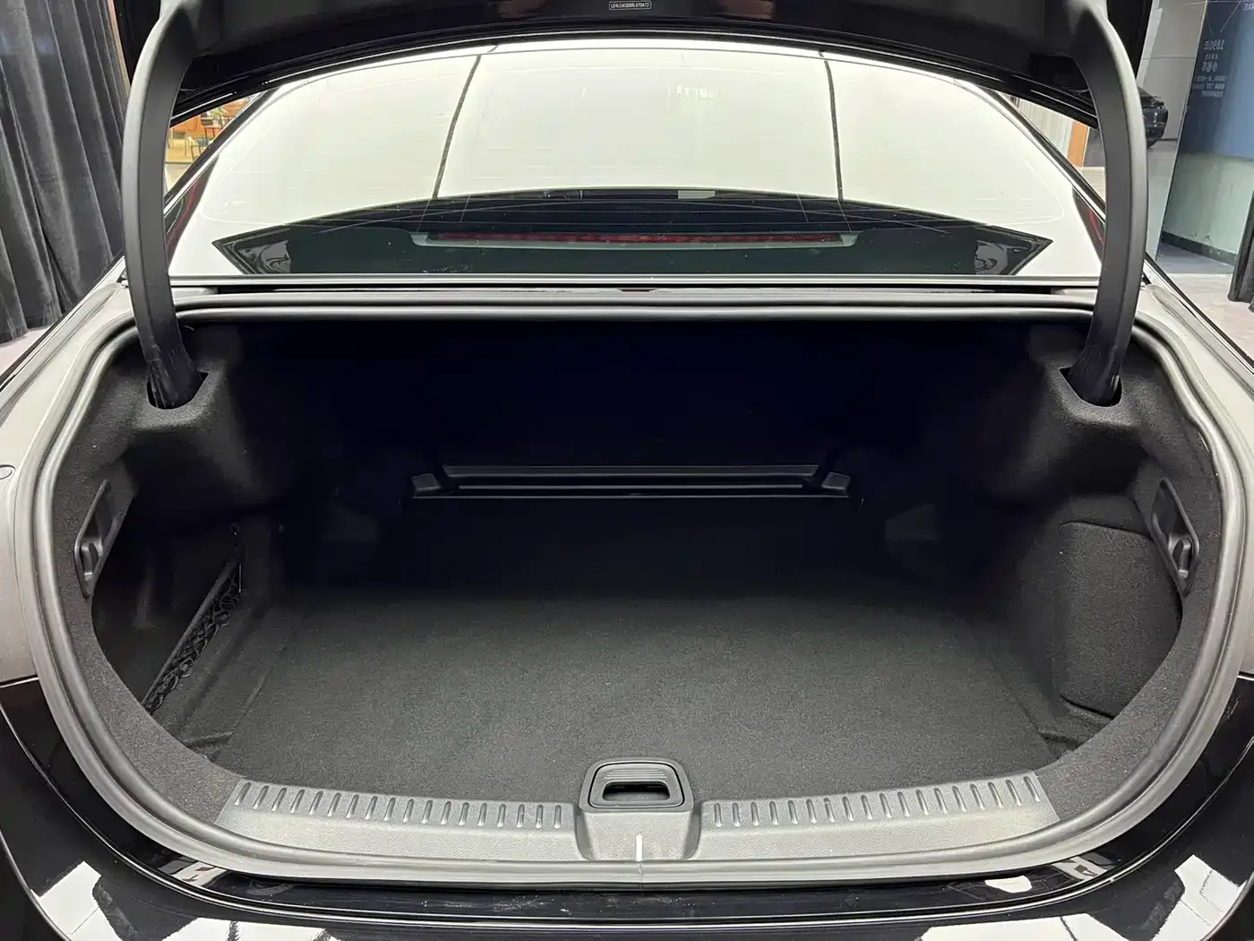 Mercedes-Benz E-Class Model E 300 L Luxury 2024 — фото 13