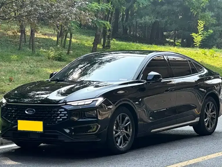 Ford Mondeo 2.0T EcoBoost Luxury 2025