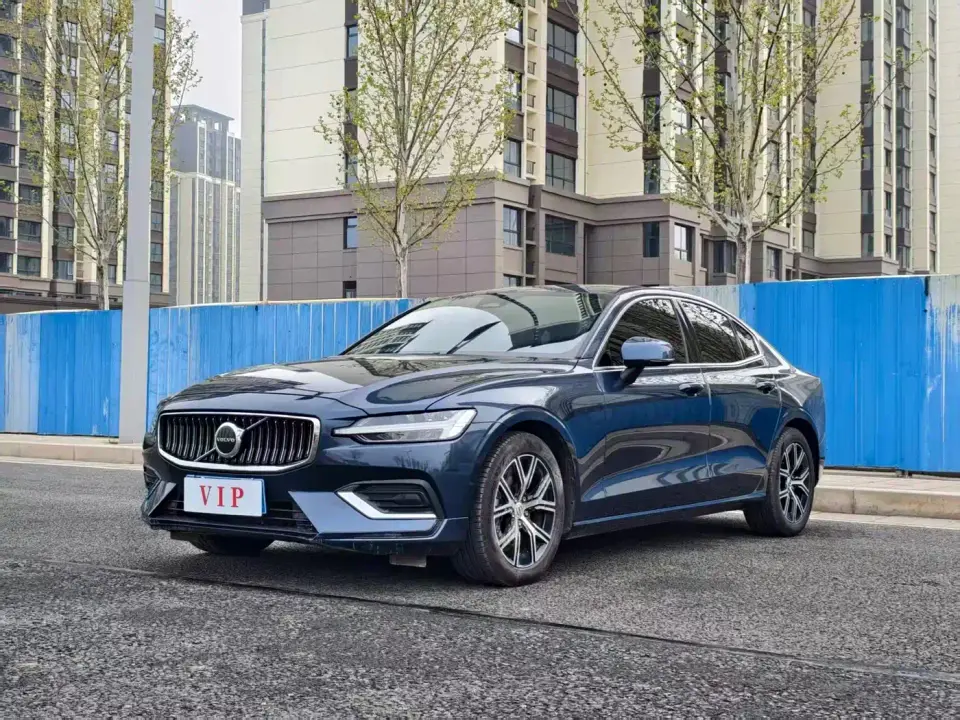 Volvo S60 B4 Smart Luxury Edition 2025