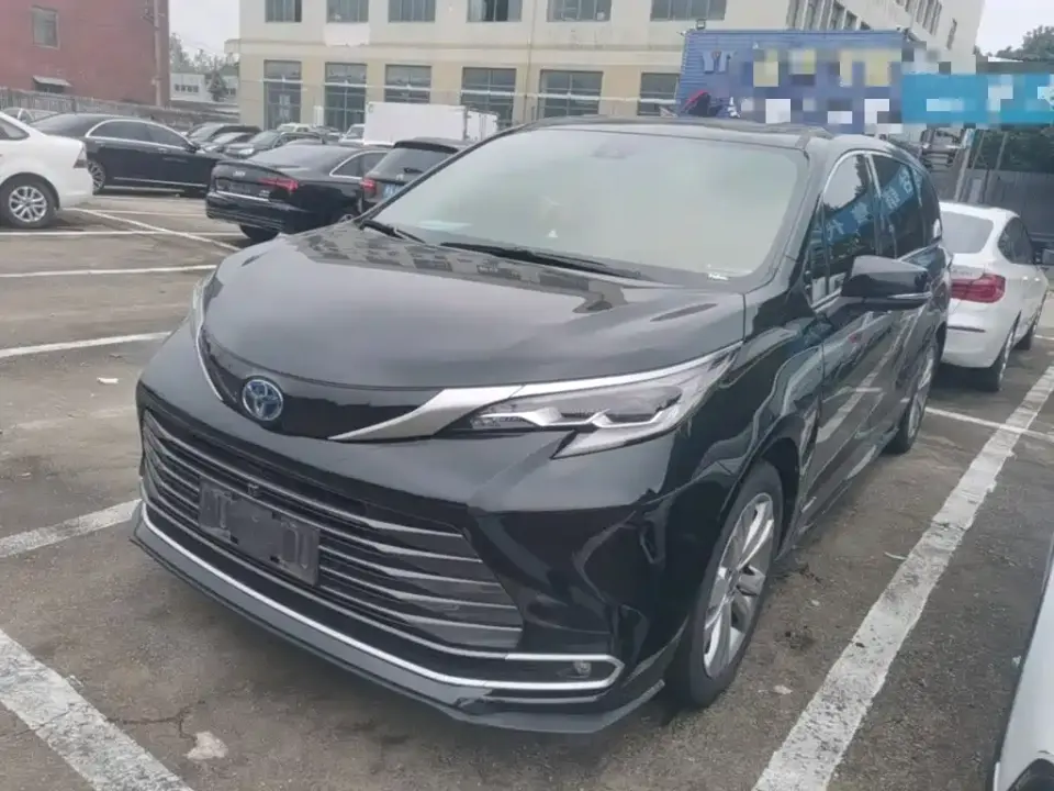 Toyota Sienna 2.5L Hybrid Premium Edition 2024
