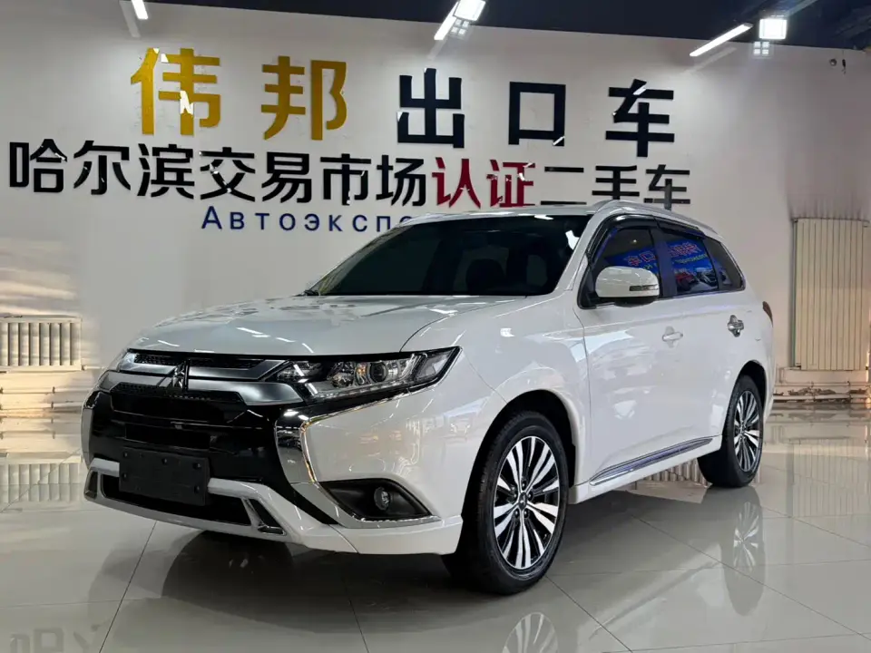 Mitsubishi Outlander Facelift 2.0L 2WD Premium Edition 5-Seater 2022
