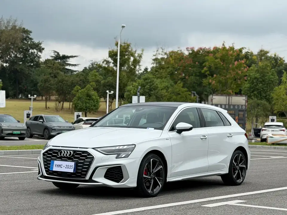 Audi A3 Model Sportback 35 TFSI Fashion Sport 2024