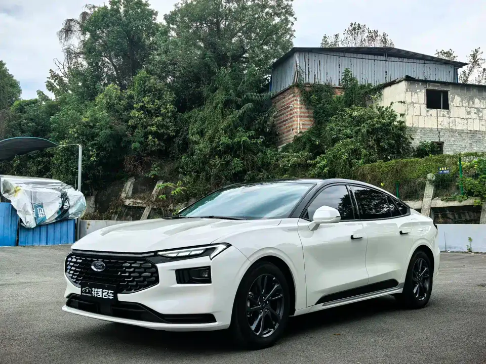 Ford Mondeo 2.0T EcoBoost Luxury 2025