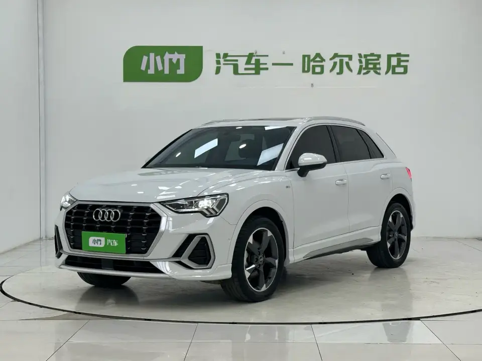 Audi Q3 35 TFSI Fashion Dynamic (1.4T) 2022