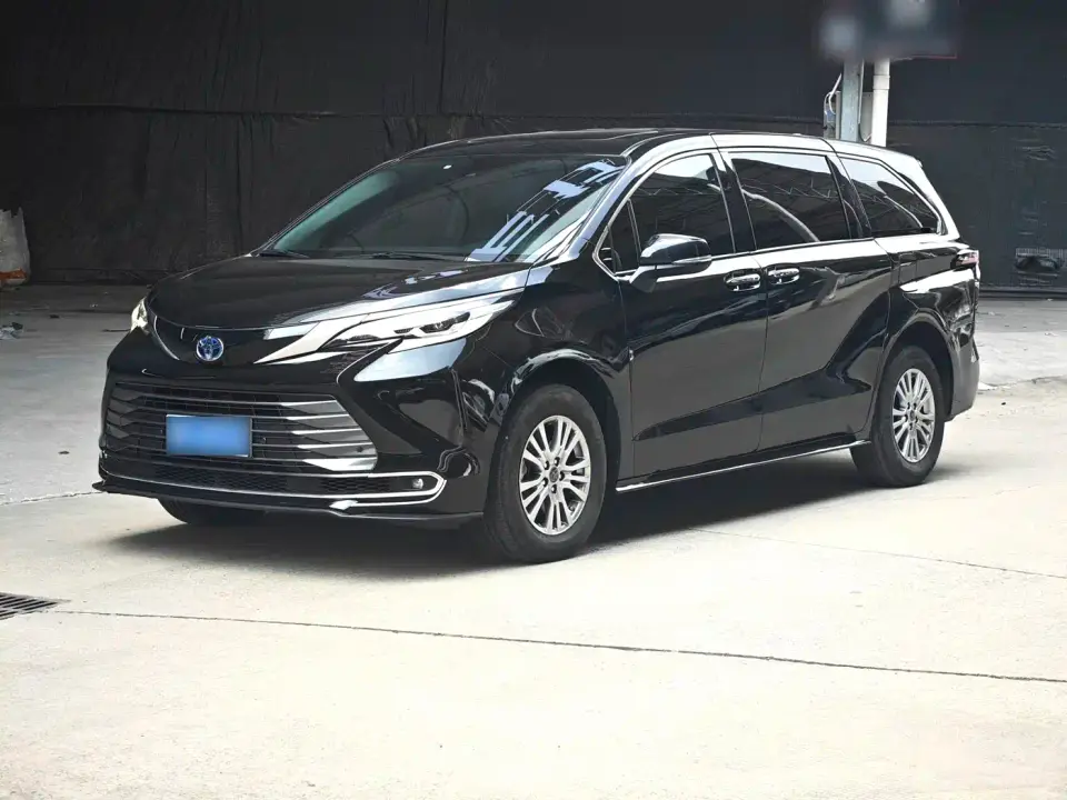 Toyota Sienna 2.5L Hybrid Luxury Edition 2023