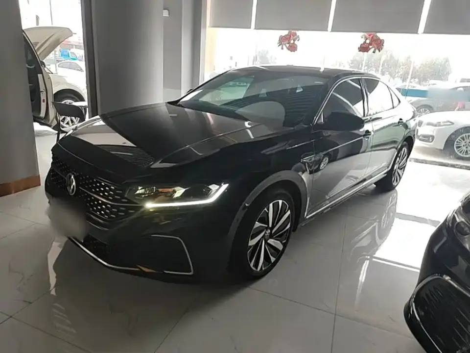 Volkswagen Passat 330TSI Starlight Luxury Edition 2022