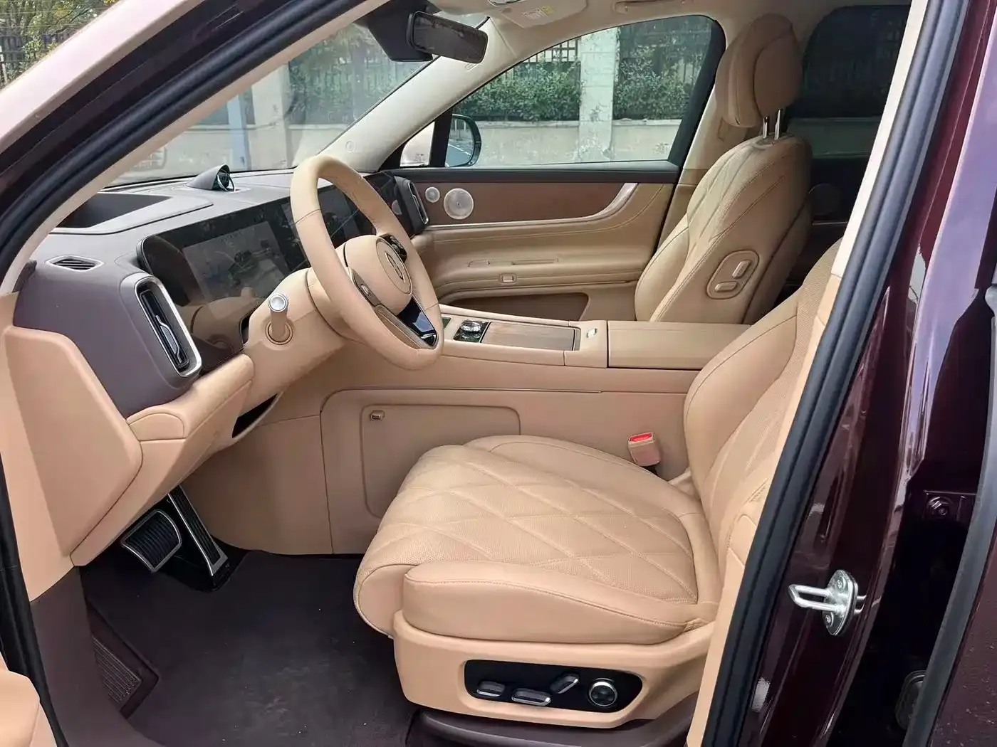 AITO Wenjie AITO M9 Extended Range Ultra 52kWh 6-Seater 2025 — фото 12