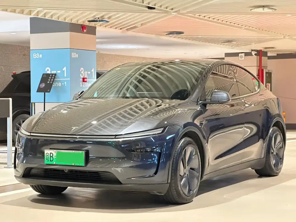 Tesla Model Y Model Rear-Wheel Drive Launch Edition 2025