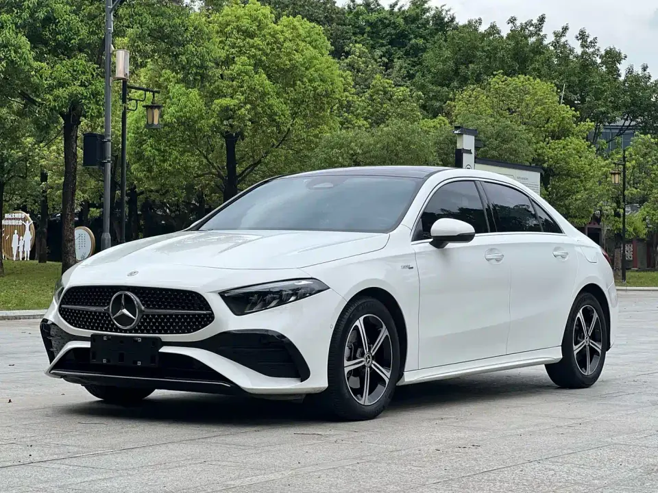 Mercedes-Benz A-Class A 200 L Fashion Edition 2024