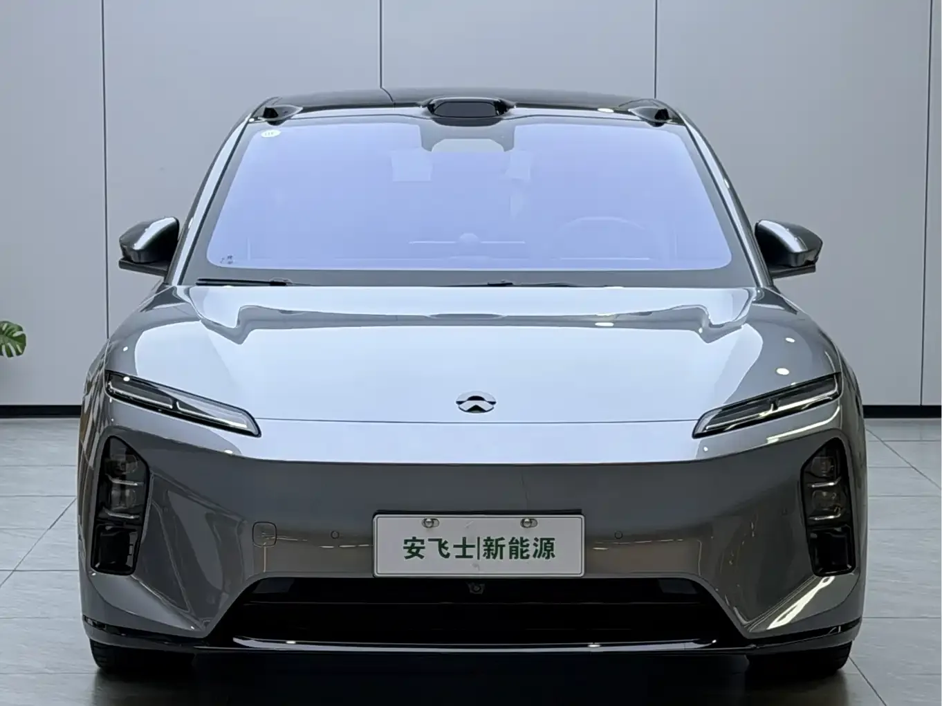 NIO ET5T Model Champion Commemorative Edition 75kWh Touring 2025 — фото 2
