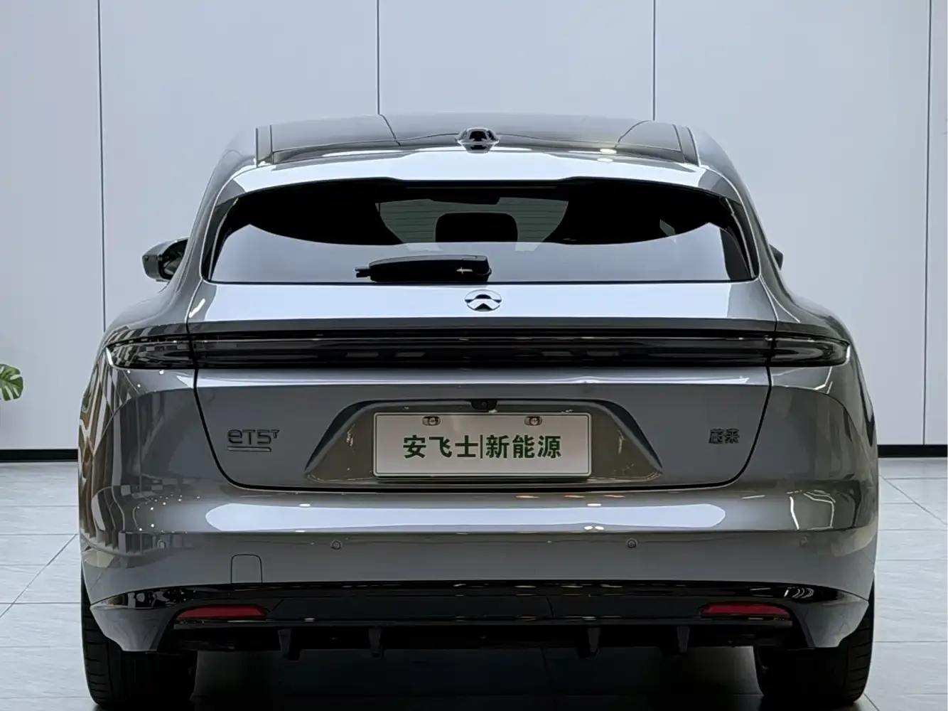 NIO ET5T Model Champion Commemorative Edition 75kWh Touring 2025 — фото 16