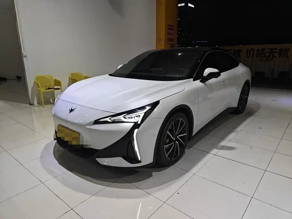 Arcfox Alpha S5 Model 668MAX Divine Edition 200kW 2025