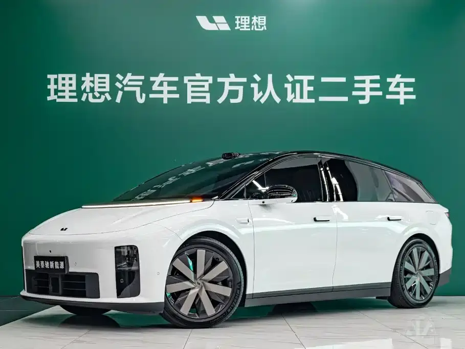 Li Auto i6 4WD Base Model 2025