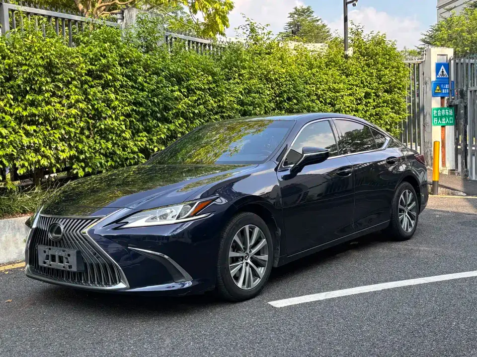 Lexus ES 200 Excellence 2021