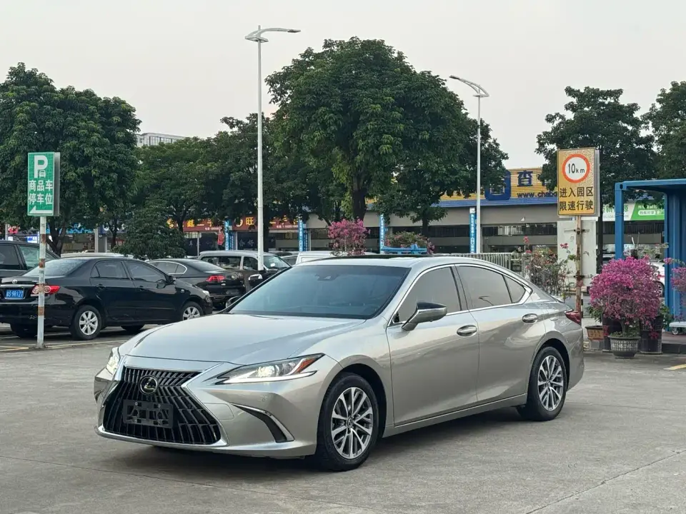 Lexus ES 300h Excellence Edition 2024