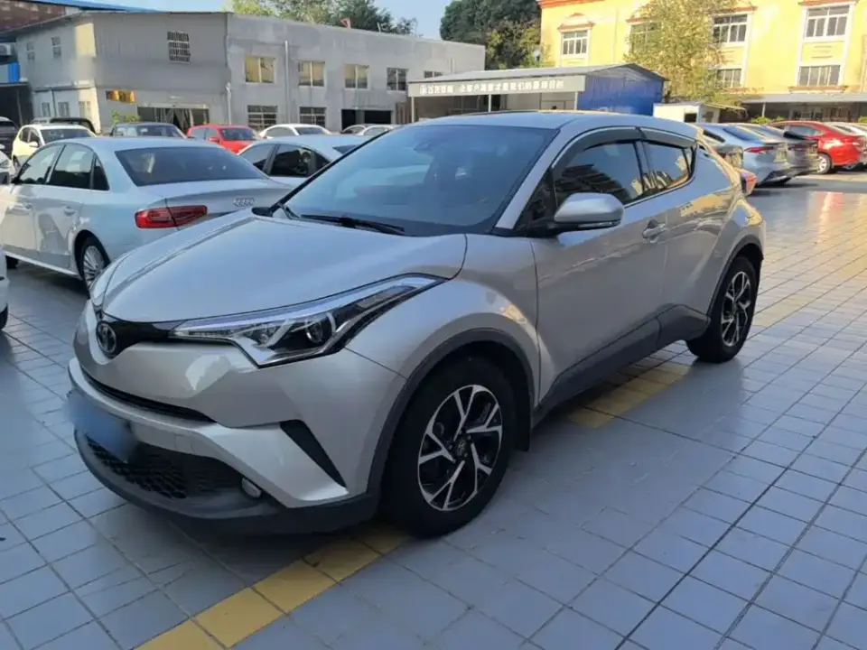 Toyota C-HR Model 2.0L Leading 2020