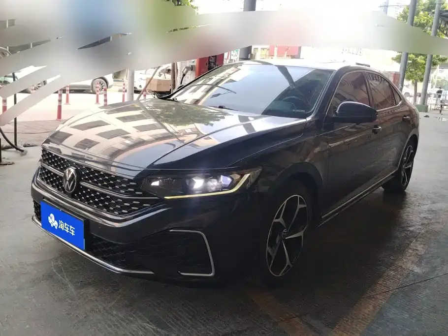 Volkswagen Passat Facelift 330TSI Starlight Elite Edition 2023