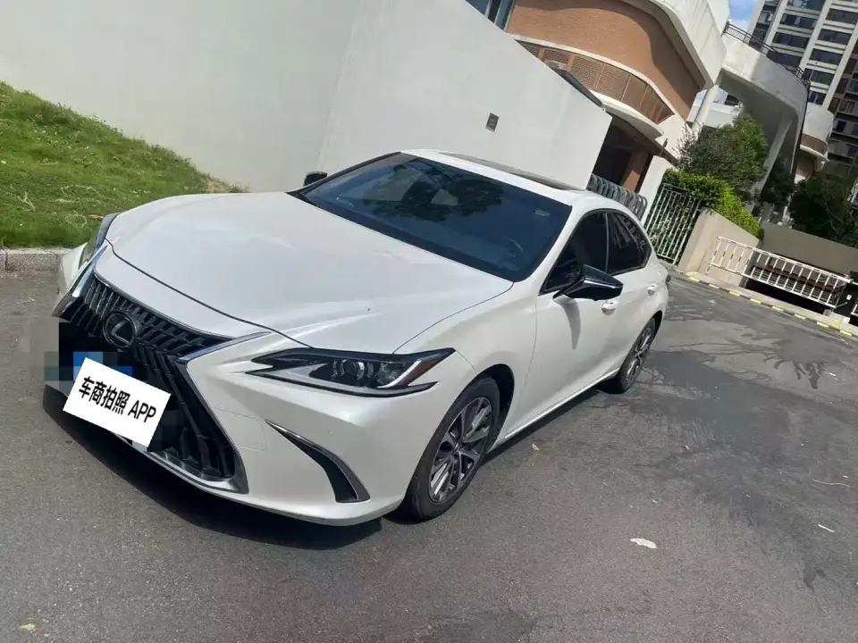 Lexus ES 200 Excellence Edition 2023
