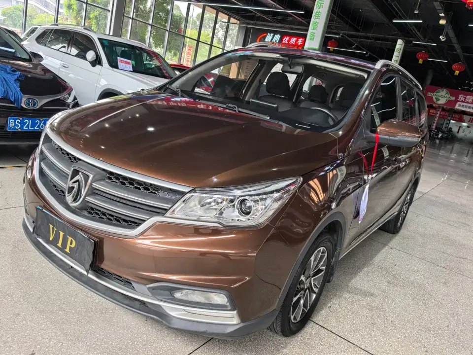 Baojun 730 1.5L Manual Fashion Version 7-Seater China V 2019