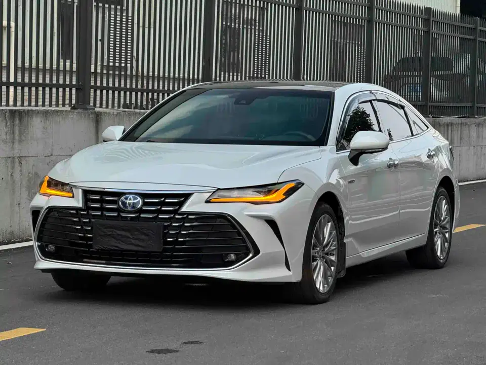 Toyota Avalon Hybrid 2.5L XLE Premium Edition 2022