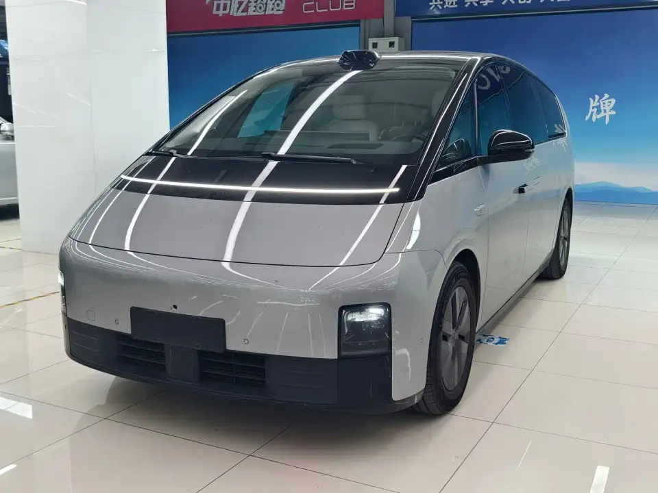 Li Auto MEGA Ultra 2024