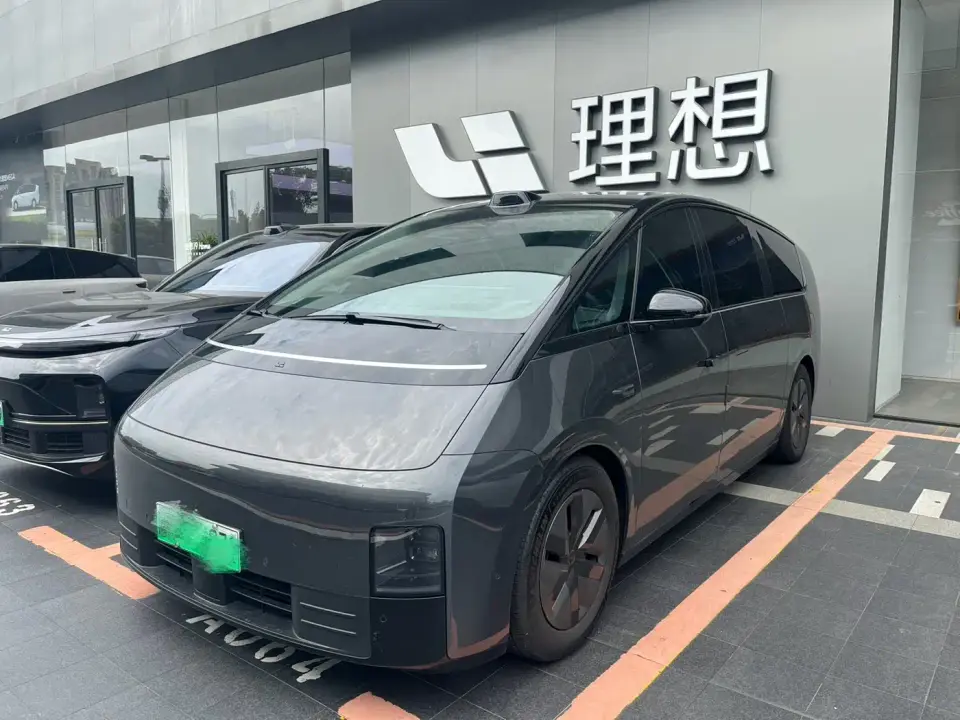 Li Auto MEGA Ultra 2024