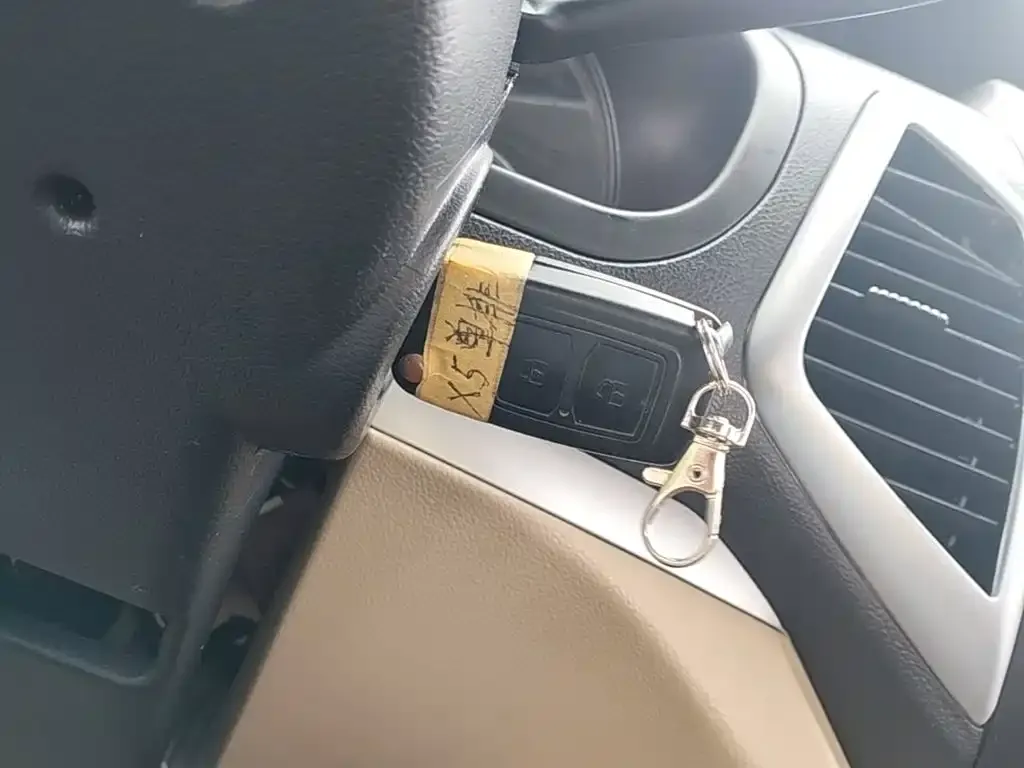 Changan Kuayue Kuayue King X5 Model 1.6L Petrol Standard Edition Single Cab Dual Rear Wheel Flatbed 3600mm Cargo Box DAM16KR 2021 — фото 9