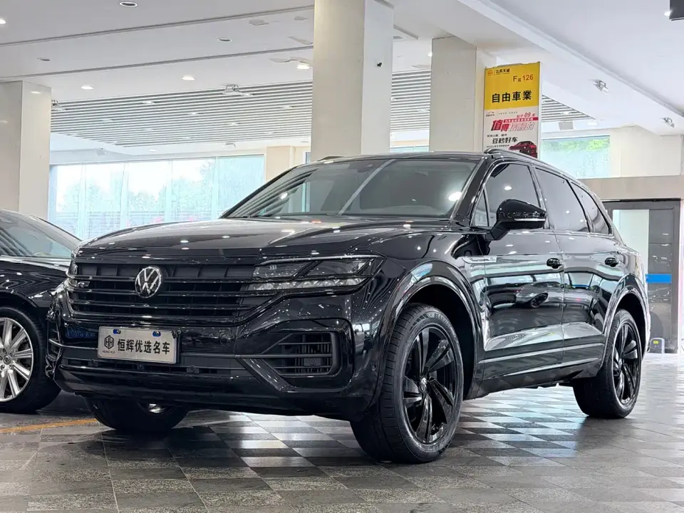 Volkswagen Touareg 3.0TSI Sharp Edition with Gloss Black Sports Package 2021