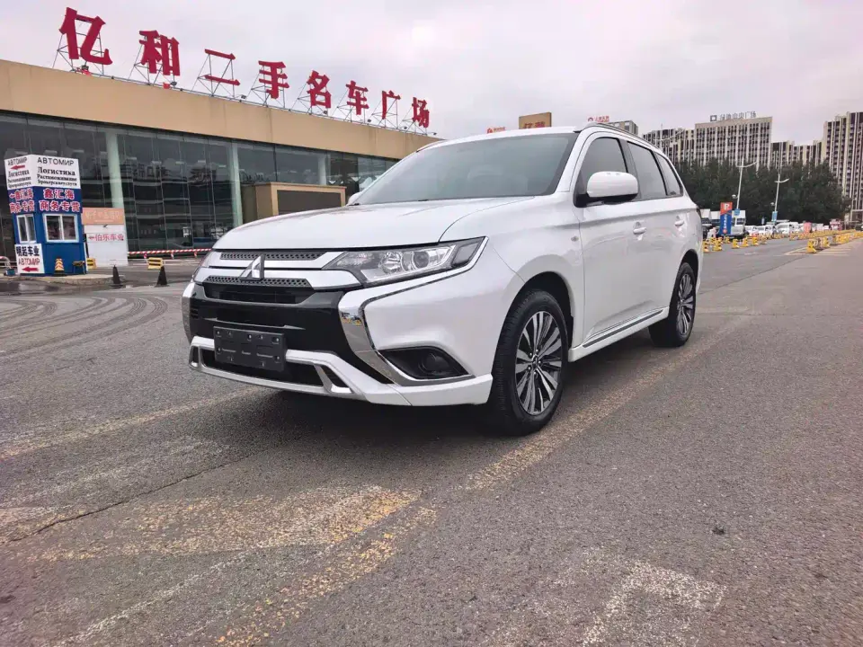 Mitsubishi Outlander 2.0L 2WD Smooth Ride Version 5-Seater 2022