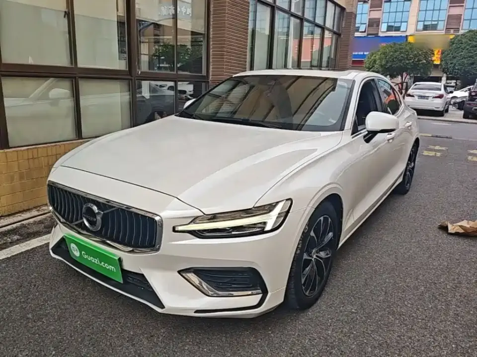 Volvo S60 T4 Momentum Luxury Edition 2020