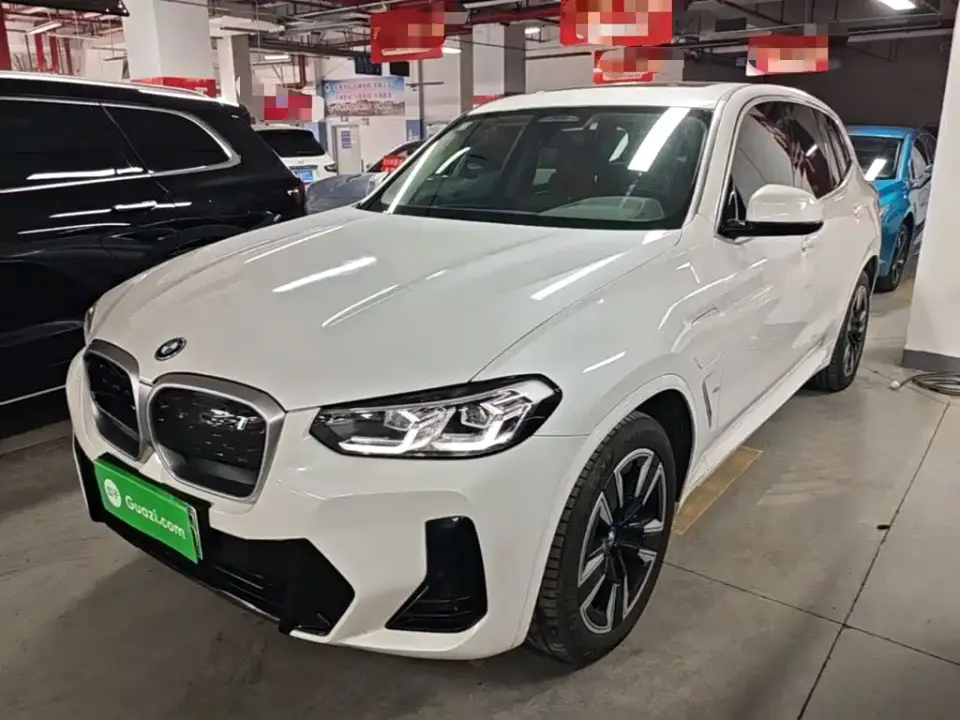 BMW iX3 Leading Edition 2025