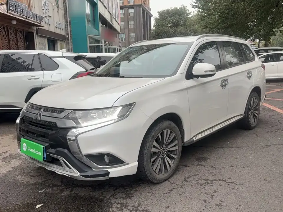 Mitsubishi Outlander 2.0L 2WD Smooth Ride Version 5-Seater 2022