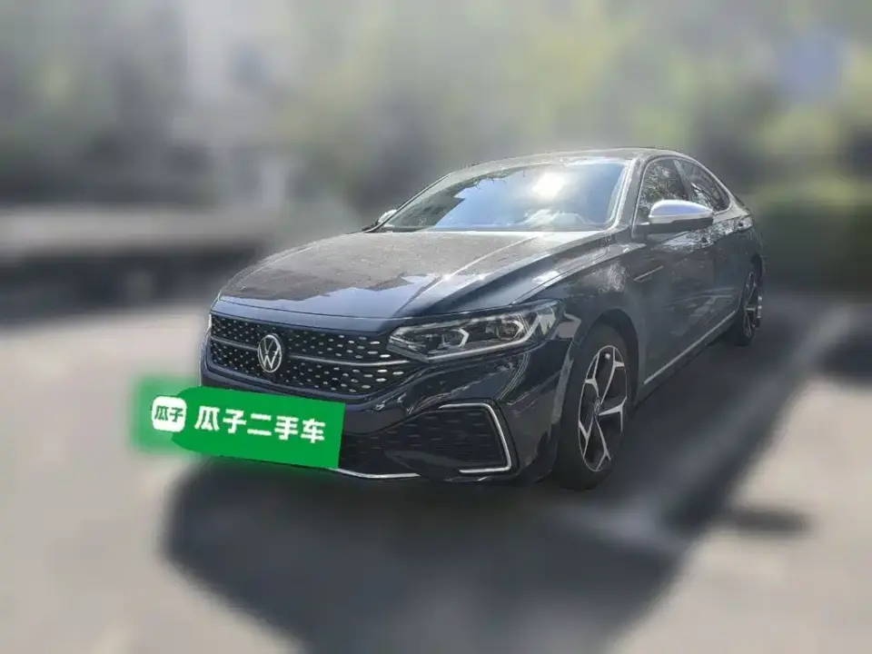 Volkswagen Passat 330TSI Starlight Premium Edition 2022