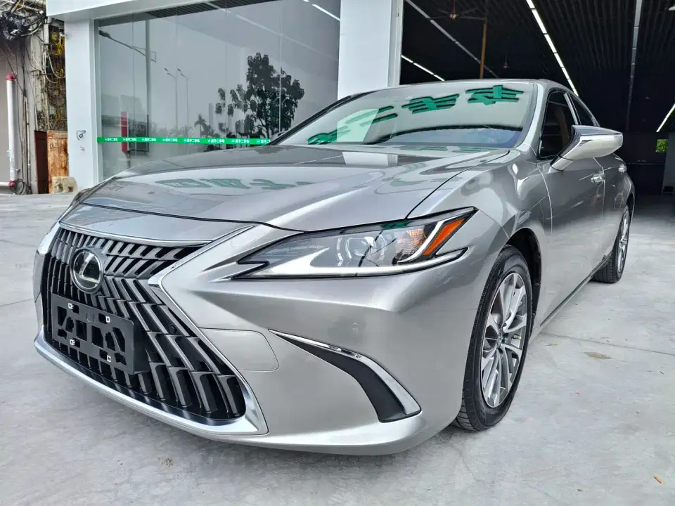 Lexus ES 200 Excellence Edition 2023