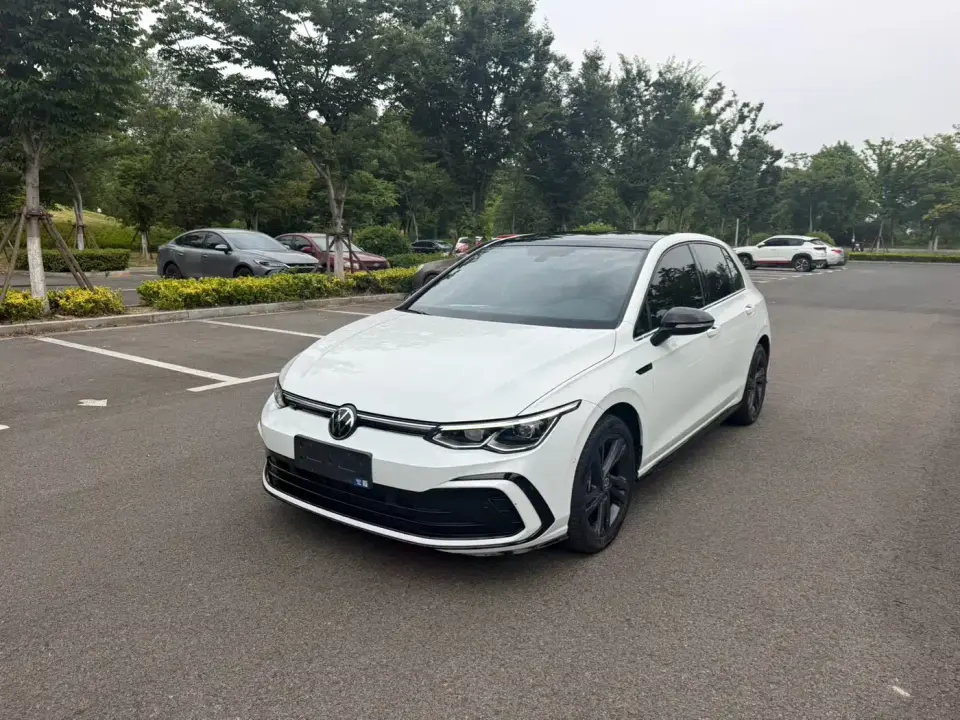 Volkswagen Golf Model 280TSI DSG R-Line 2023