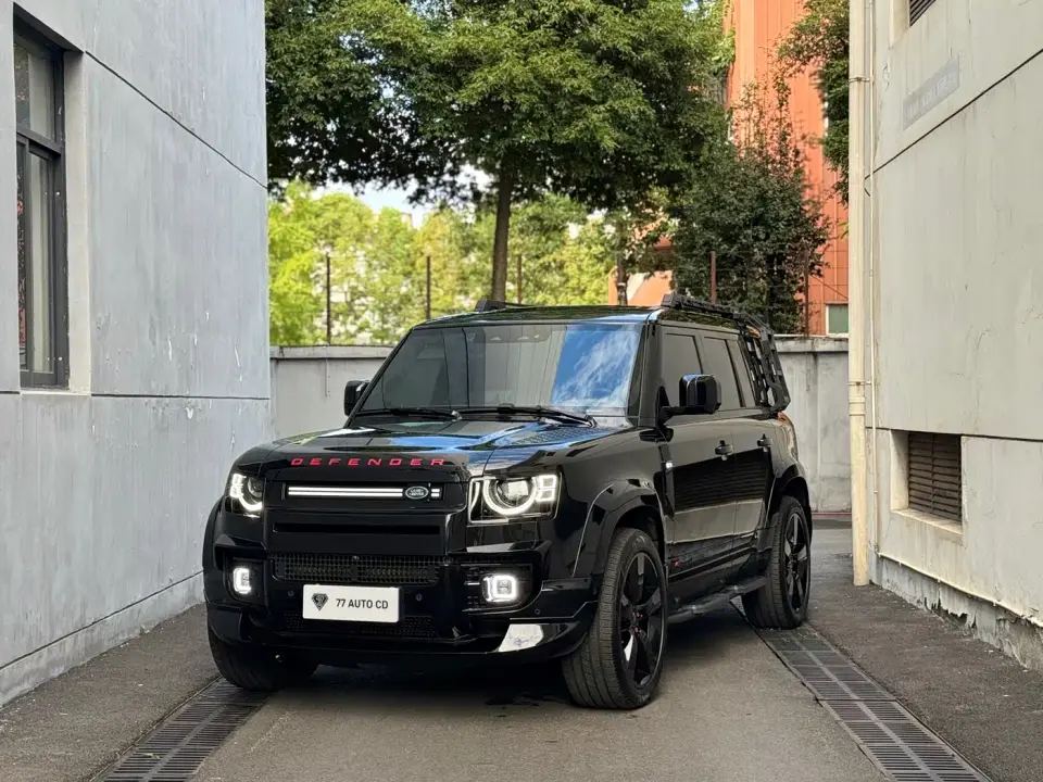 Land Rover Defender 110 5.0T V8 2025