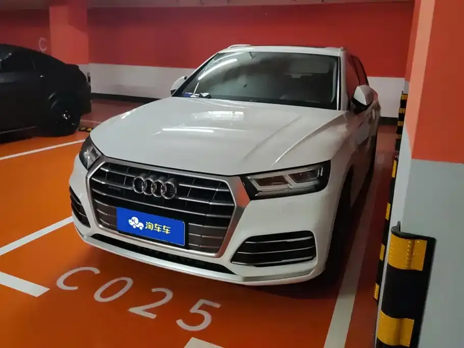 Audi Q5L Facelift 40 TFSI Honor Fashion 2021