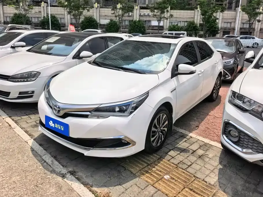 Toyota Corolla Facelift Hybrid 1.8L E-CVT Leading Edition 2019