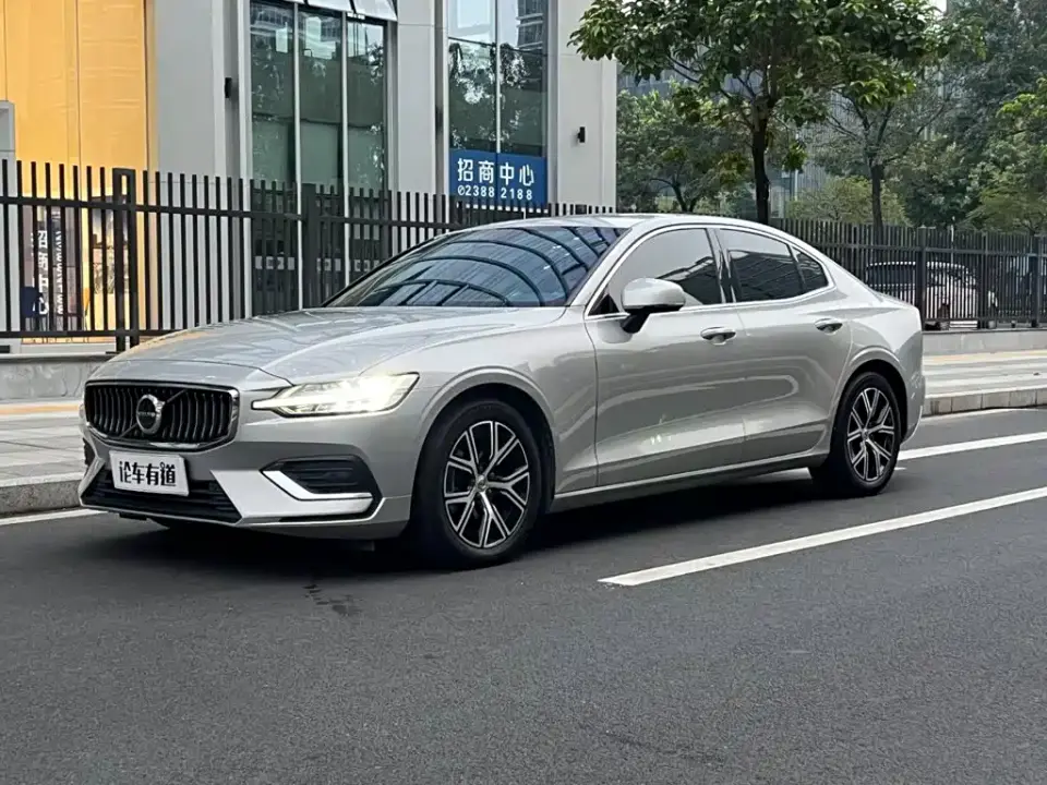 Volvo S60 B4 Smart Comfort Luxury Edition 2022