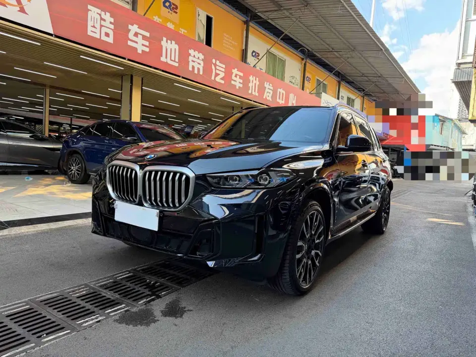BMW X5 xDrive 40Li M Sport Black Night Package 2024