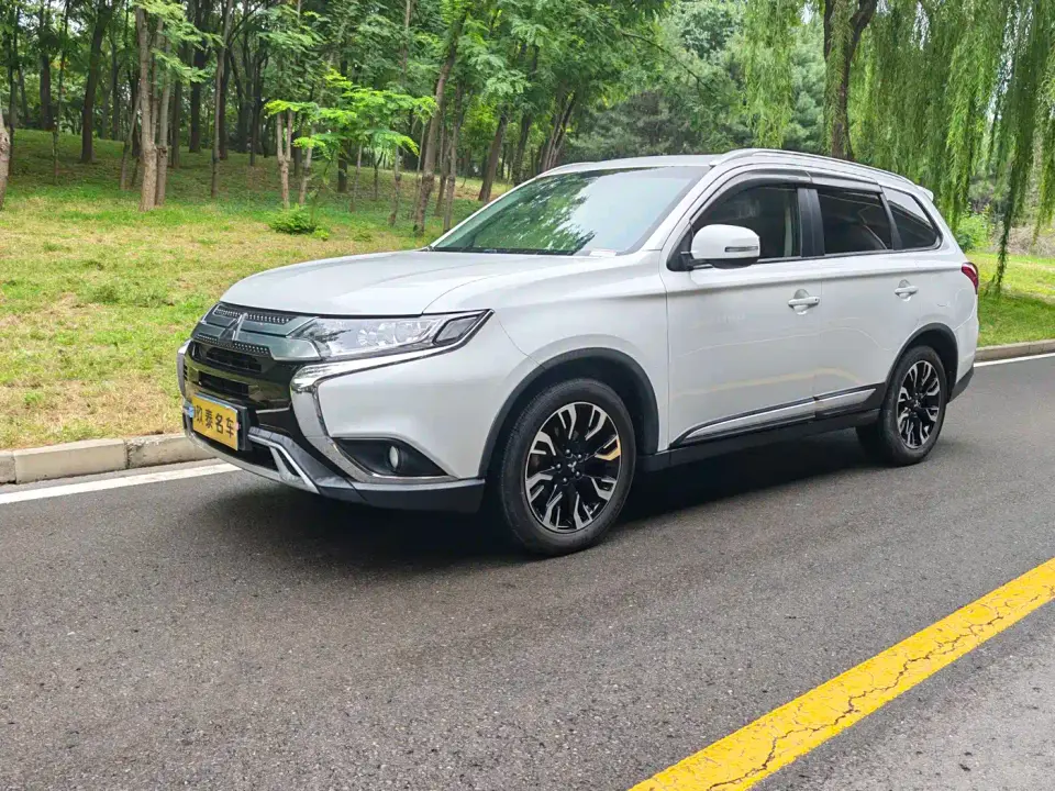 Mitsubishi Outlander 2.0L 2WD Enjoy 7-Seater China VI 2019