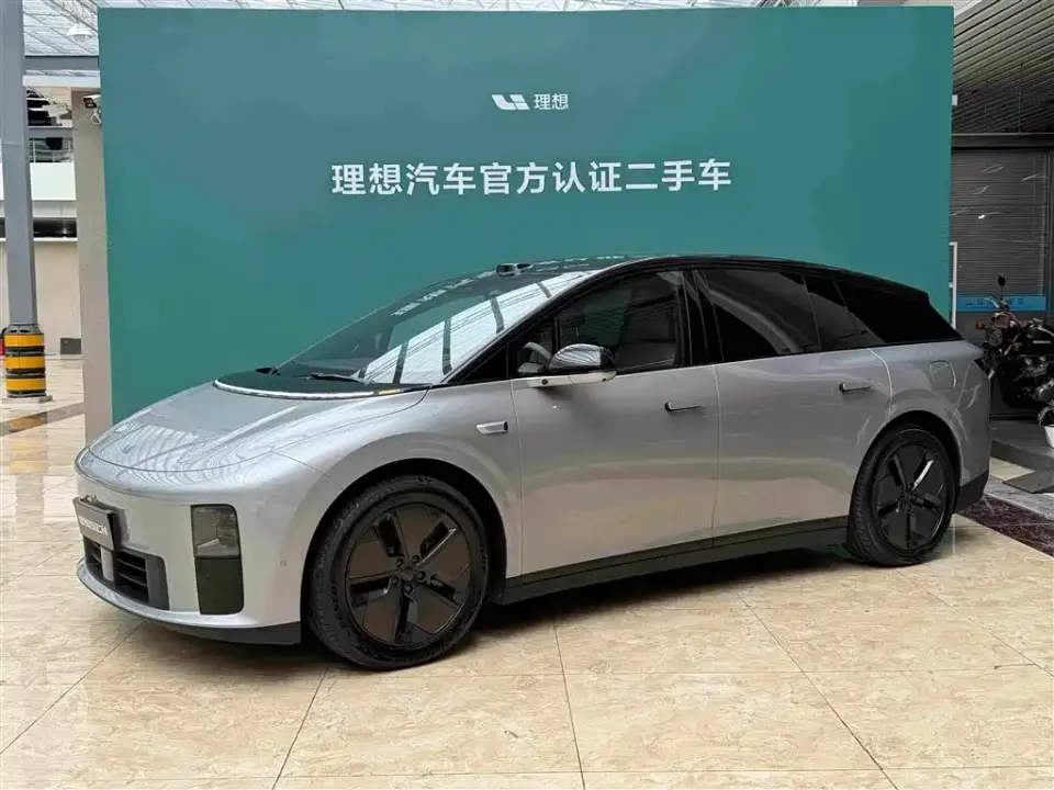 Li Auto i6 2WD Base Model 2025