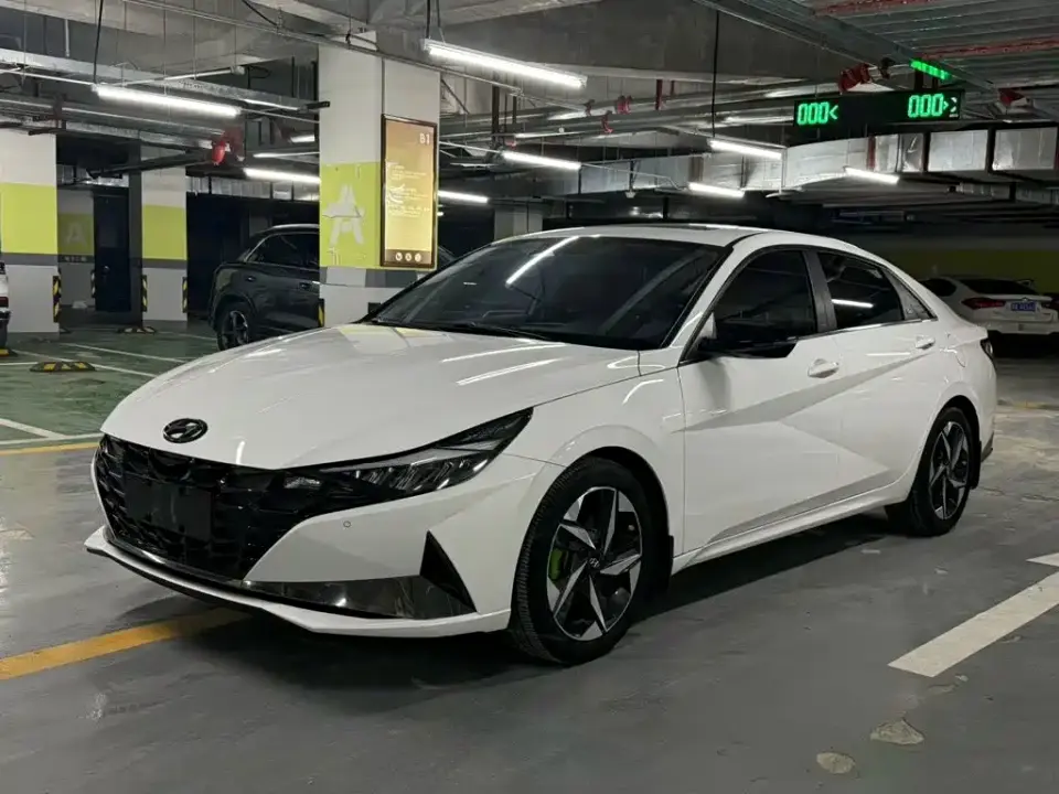 Hyundai Elantra 1.5L CVT LUX Premium Edition 2023