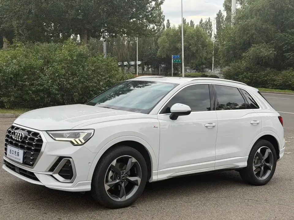 Audi Q3 35 TFSI Fashion Dynamic (1.4T) 2022
